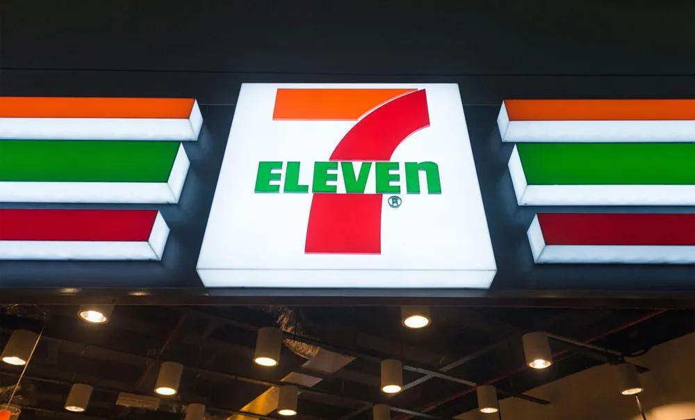 龙圩全球最大跨国连锁便利店集团7-11换LOGO了